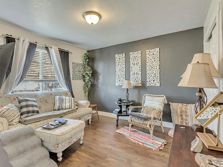 1105 S 1420 E — Photo 2