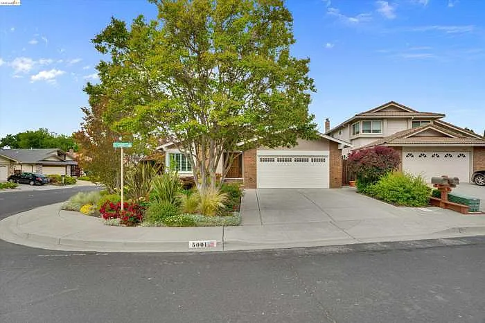 5001 Saint Garrett Ct — Photo 1
