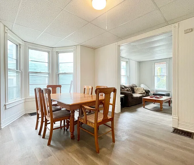 9 Reynolds Ave — Photo 3