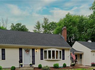 26 Old Meadow Plain Rd, Simsbury, CT 06070