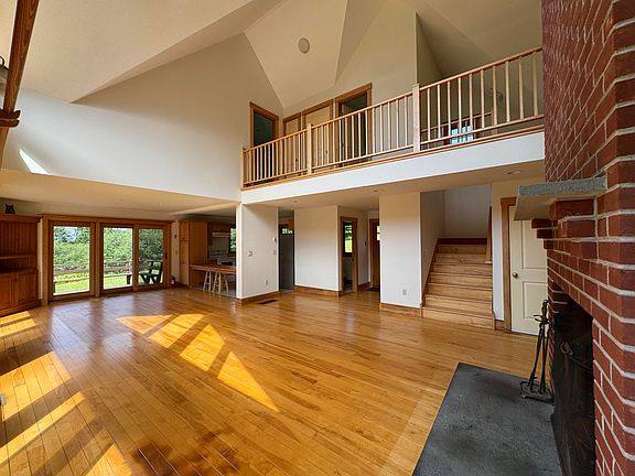 2nd image of 455 Lead Mine Rd