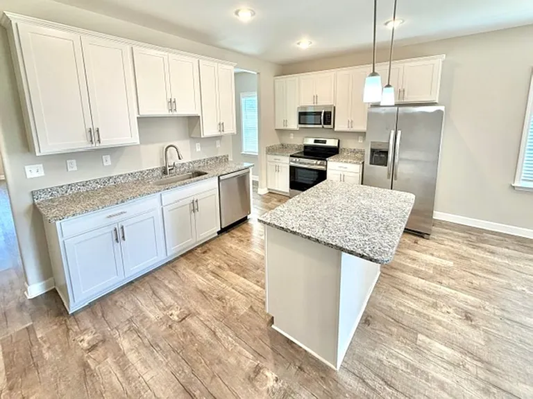 430 Azalea Dr — Photo 5
