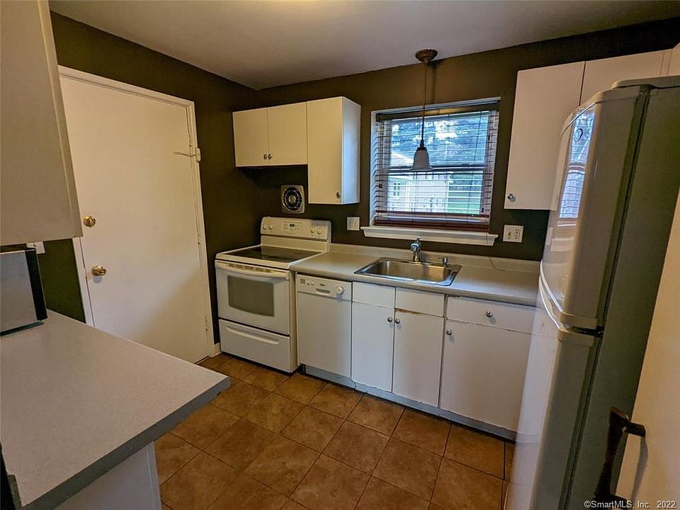 6 Robbins Ln Rocky Hill CT Zillow