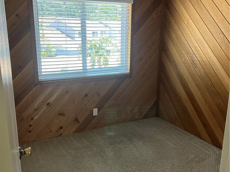 1063 Canyon Spring Ln — Photo 15