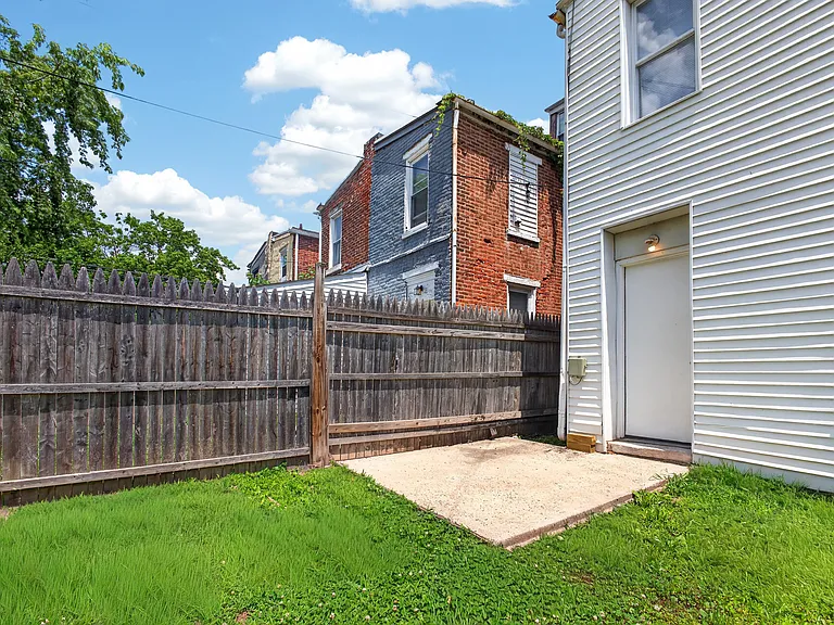 109 N Warren St — Photo 12
