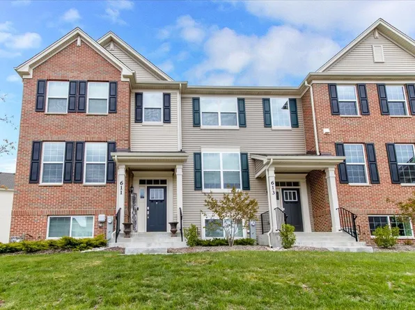 611 Brook Ct, Oswego, IL 60543