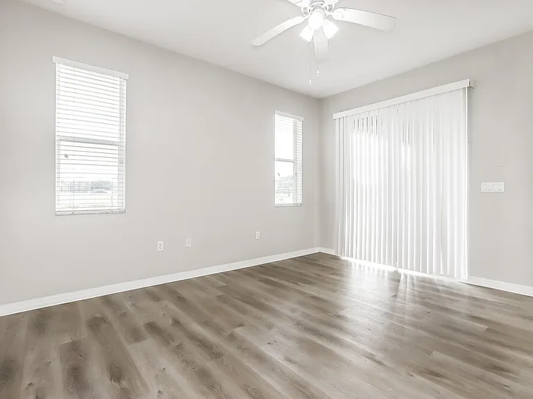 2459 Hamlet Cir — Photo 10