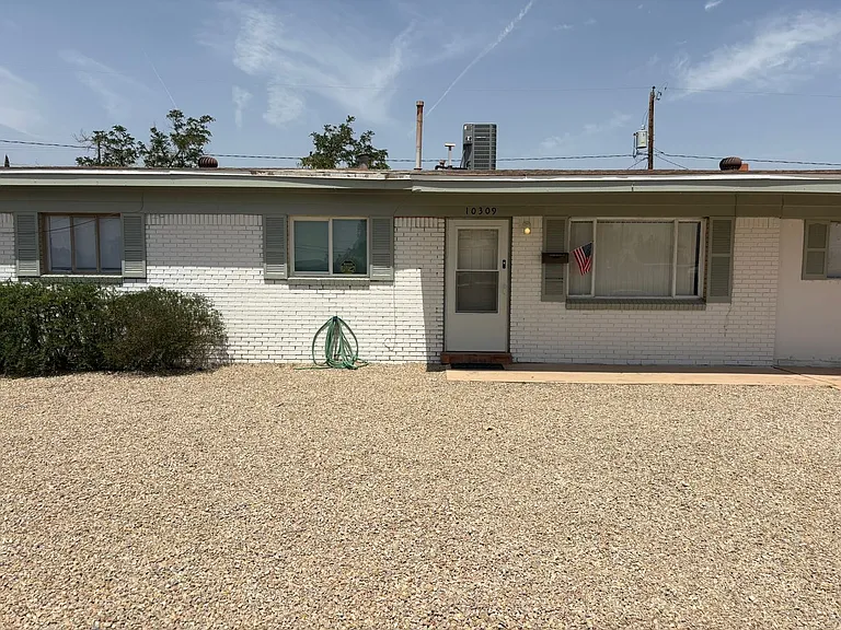 10309 Shoshone St — Photo 1