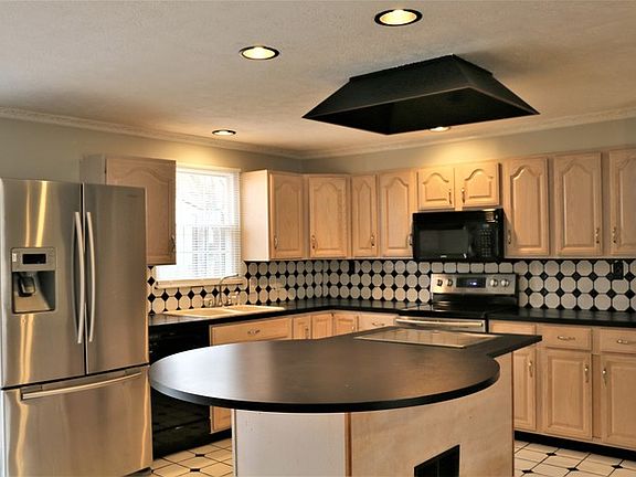 3rd image of 6690 Bennell Dr