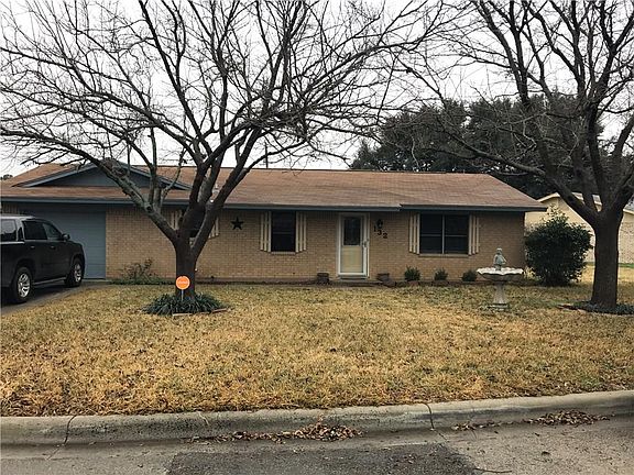 3rd image of 132 Bowie Cir