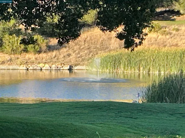 1921 Eagle Peak Ave, Clayton, CA 94517