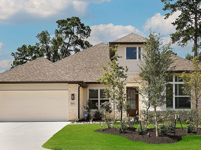 1137 Stillwater Pond Dr — Photo 1
