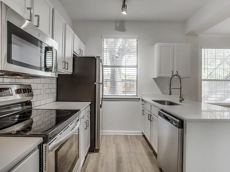 The Estate on Quarry Lake Apartment Homes — Photo 44