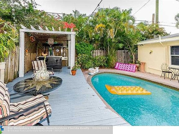 4th image of 719 SW 17th St