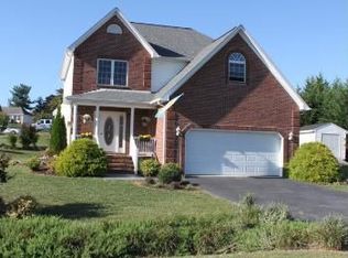 8 Long Bow Rd, Waynesboro, VA 22980