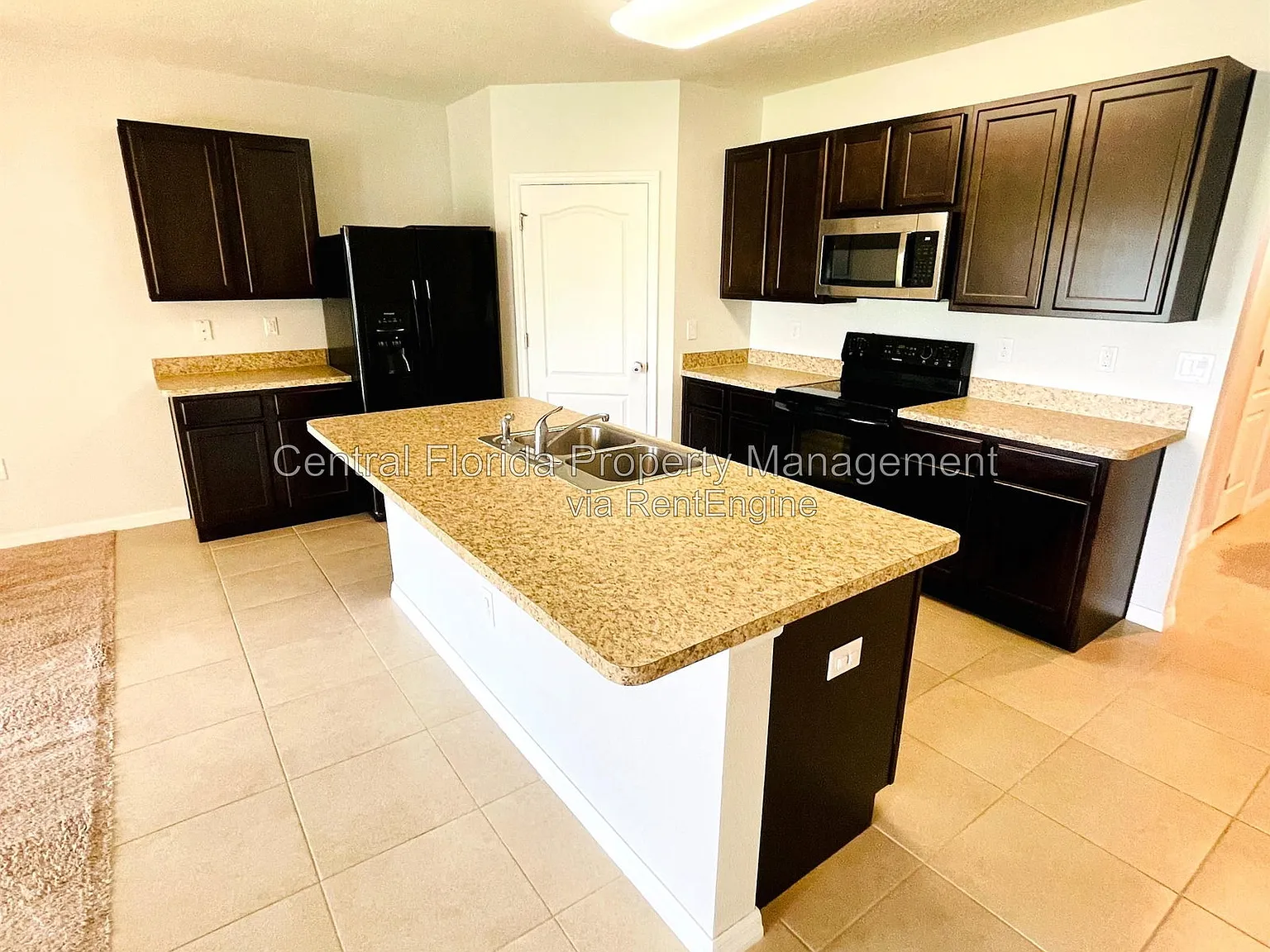 4 bed, 2.0 bath, 1872 sqft, $2,349 — Photo 4