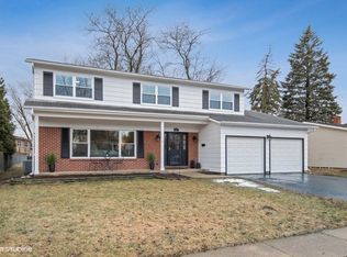 11 E Hintz Rd, Arlington Heights, IL 60004