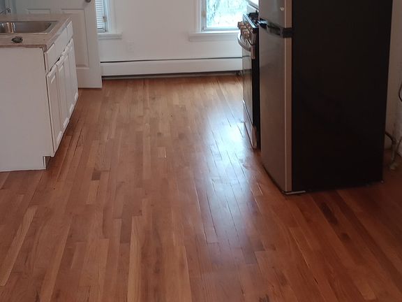 5th image of 262 Suydam Ave APT 3