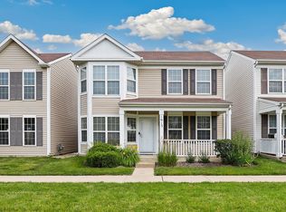1613 Victoria Park Cir, Aurora, IL 60504