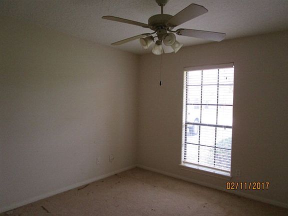 4th image of 107 Williamsburg Ave