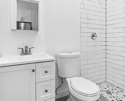 5th image of 223 Chauncey St #1