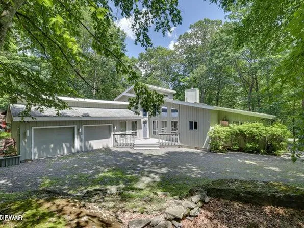 108 Heron Bay, Hawley, PA 18428