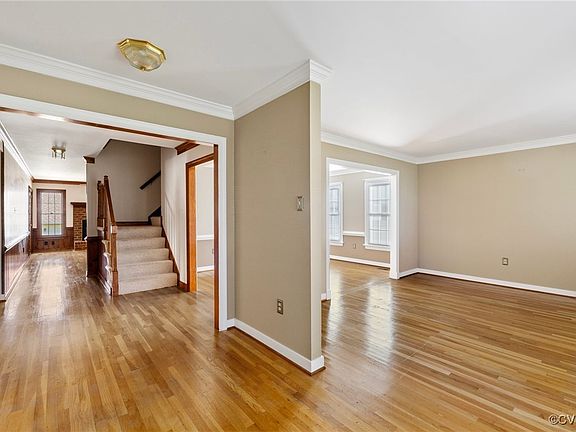 3rd image of 10103 Heritage Ln