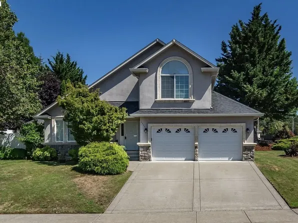 2380 NW Lila Ct, Roseburg, OR 97471