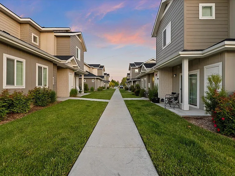 White Hawk Townhomes — Photo 33