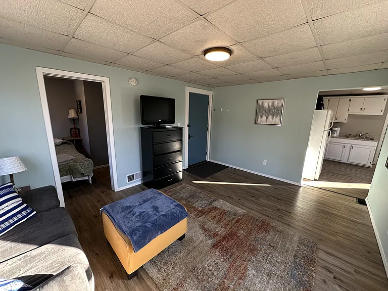 302 N Spring Ave #4 — Photo 1