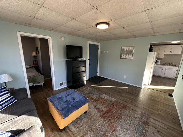 302 N Spring Ave - 4