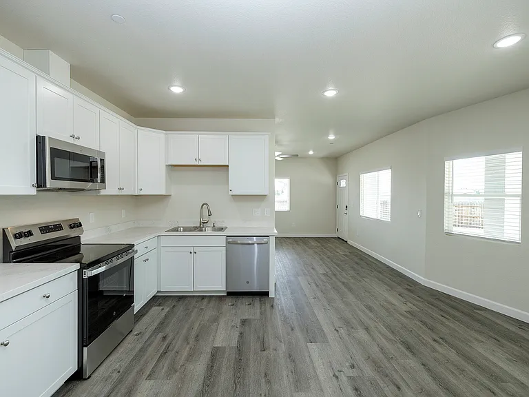 720 N 2nd St — Photo 9