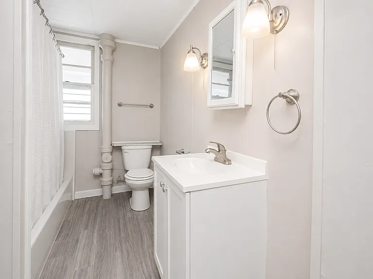 1553 W 17th St - Duplex — Photo 9