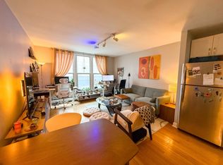 2827 N Clark St #5771114, Chicago, IL 60657