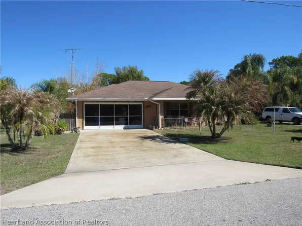 108 Grenada St NE, Lake Placid, FL 33852