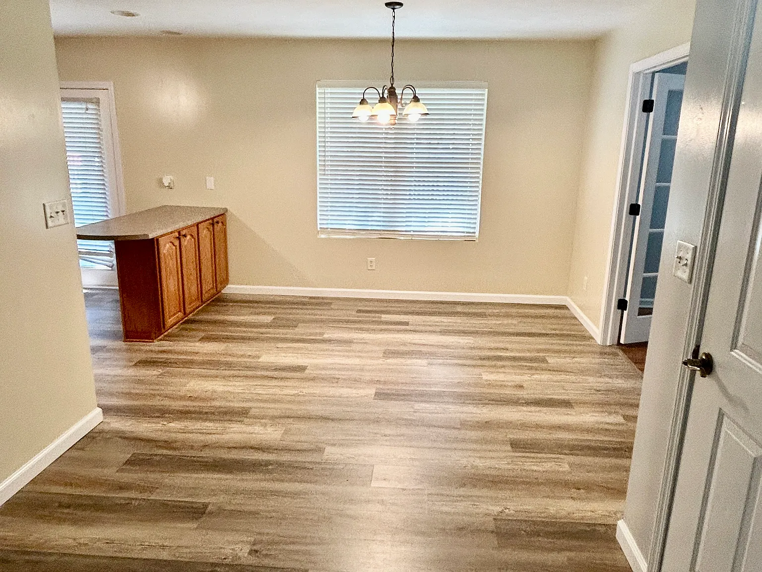 3 bed, 1600 sqft, $2,300 — Photo 4