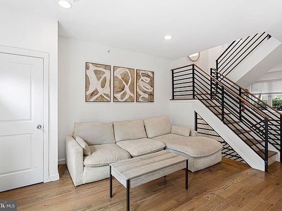 3rd image of 867 N Opal St