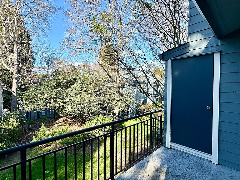40 Emery Bay Dr — Photo 1