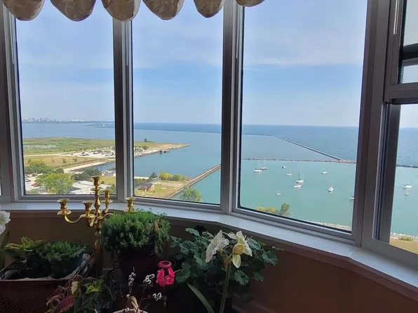 2525 South Shore DRIVE #18D, Milwaukee, WI 53207