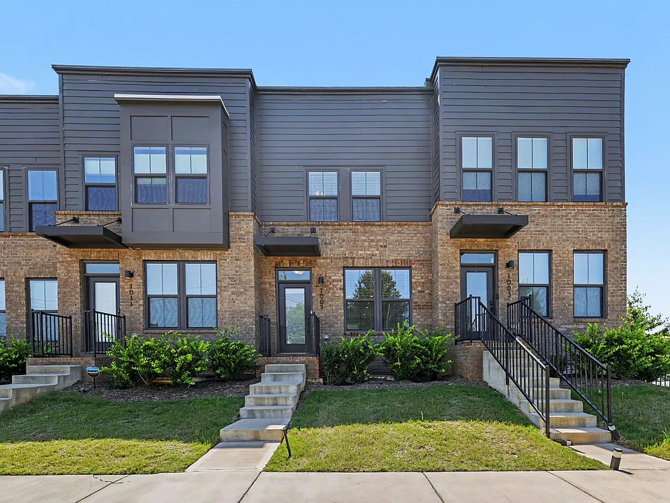 1007 Simcoe Ln