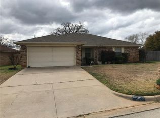 5100 Eagle Nest Dr, Arlington, TX 76017