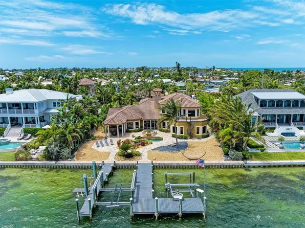 643 Key Royale Dr, Holmes Beach, FL 34217
