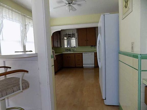 3rd image of 79 Homewood Ave