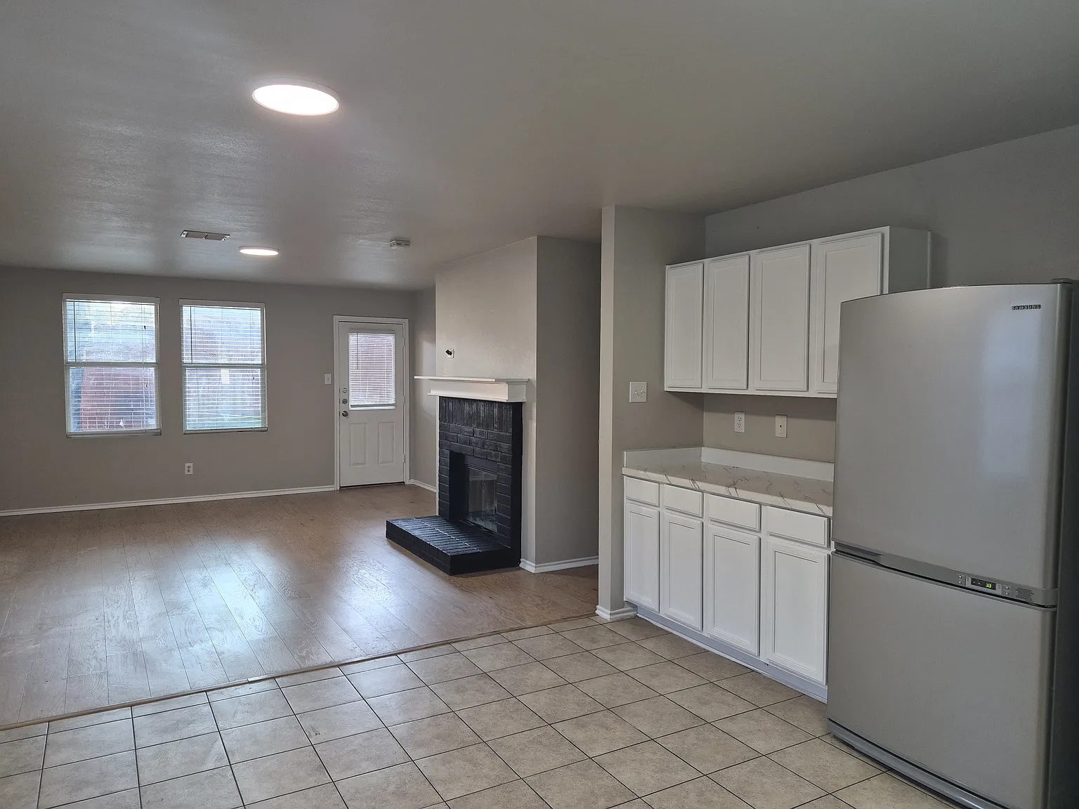 4 bed, 2038 sqft, $2,400 — Photo 2