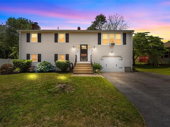 11 Turner Dr, West Warwick, RI 02893