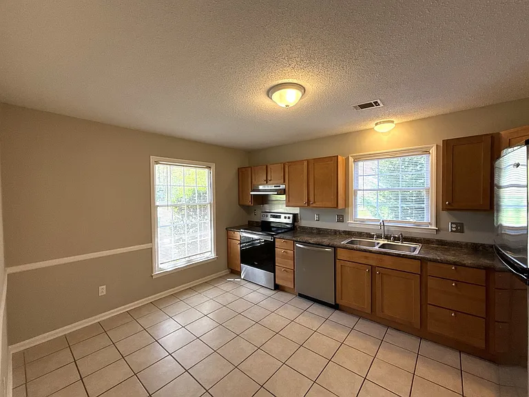906 McLaughlin Dr — Photo 11