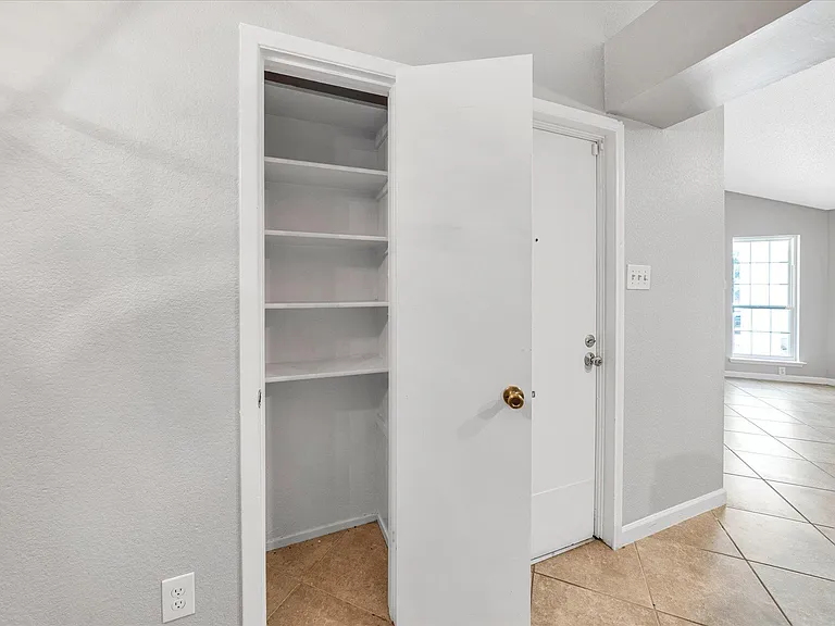 16906 Pocono Dr — Photo 33