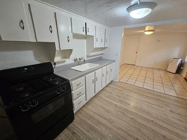 202 W 2nd Ave #1 — Photo 9