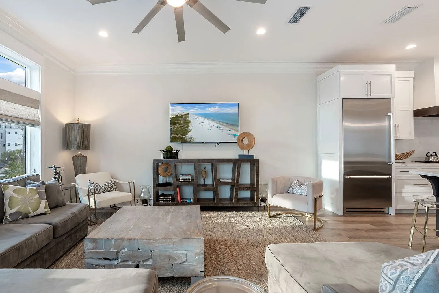 5 bed, 4.0 bath, 2992 sqft, $12,485 — Photo 2