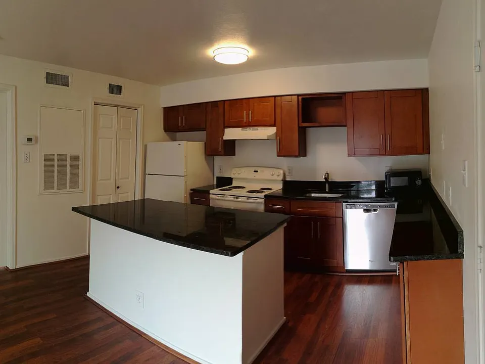 3306 Wyndham Cir #228